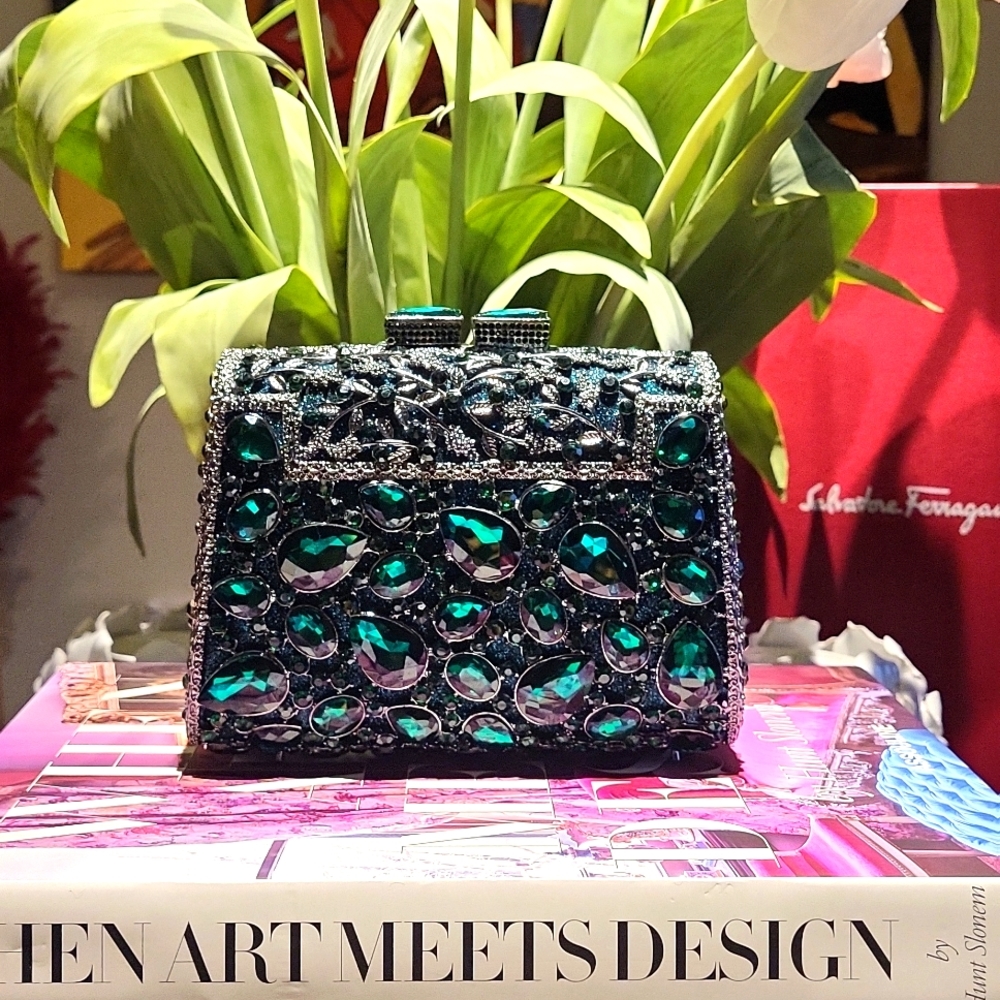 Simply Gorgeous "Emerald" Clutch w Thin Short Strap.